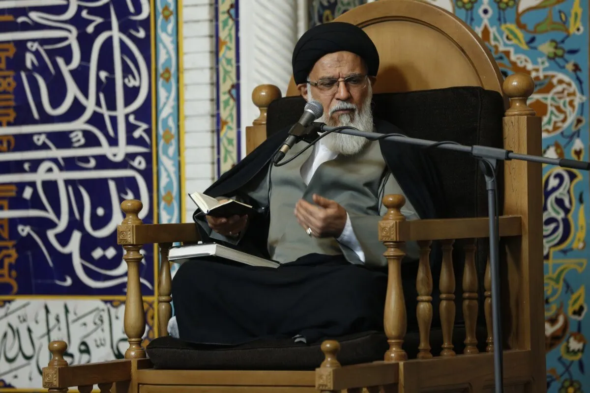 مناجات خوانی شب چهاردهم ماه رمضان در حسینیه ایت الله حق شناس