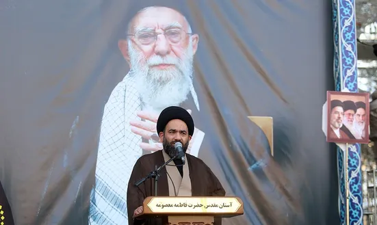 اهتزاز پرچم یعنی بالا بردن آرمان‌ها و اندیشه‌های شیعه راستین