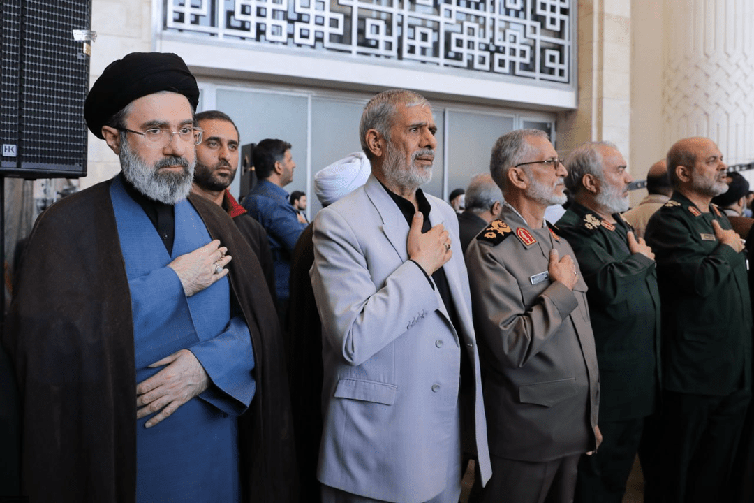 تصاویری از رهبر شهید و رهبر انقلاب در رویداد «جمعه نصر»