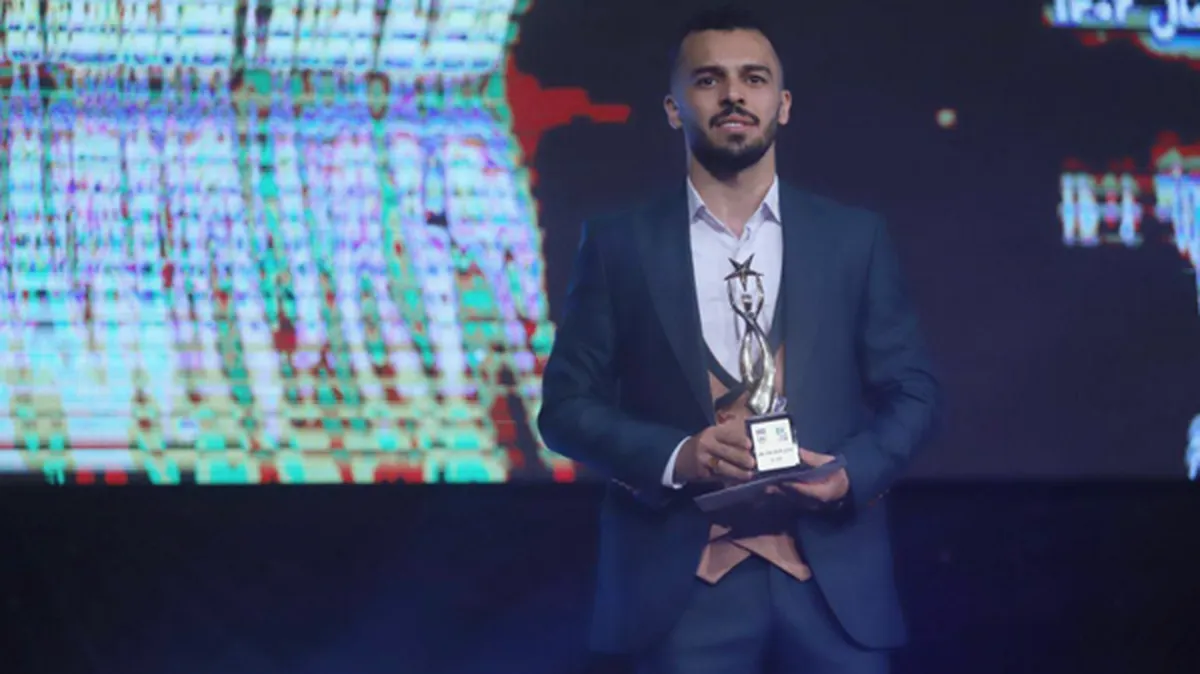 مرد سال فوتسال آسیا، جایزه خود را به امام زمان تقدیم کرد