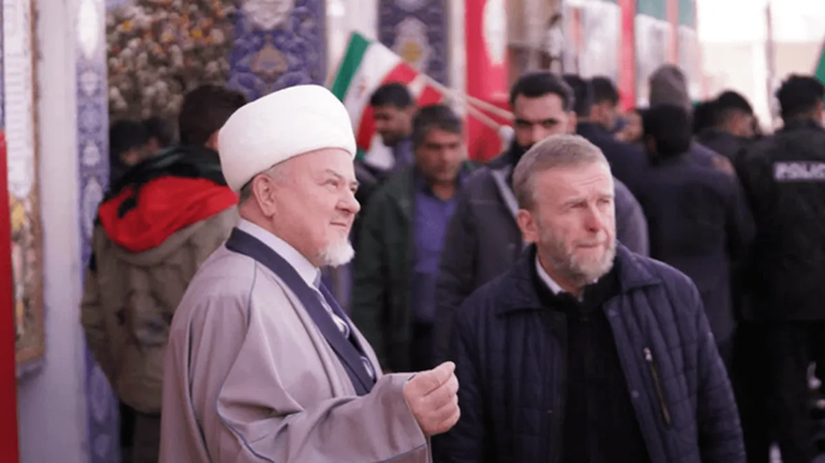 حضور زائران روسی بر سر مزار حاج‌قاسم + عکس