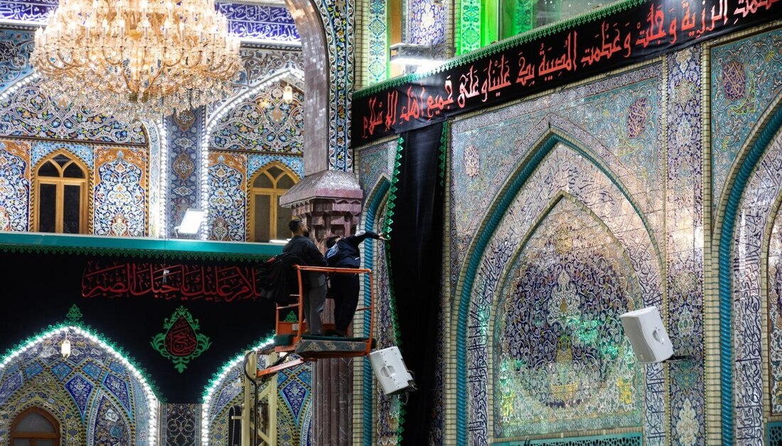 حرم امام حسین(ع) در آستانه محرم سیاه‌پوش شد