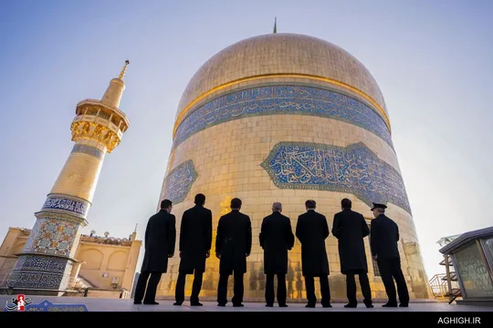 مراسم تعویض پرچم گنبد و پوش ضریح مطهر امام رضا(ع)