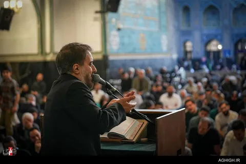 مناجات خوانی حاج محمدحسین پویانفر در حرم امام رضا(ع)