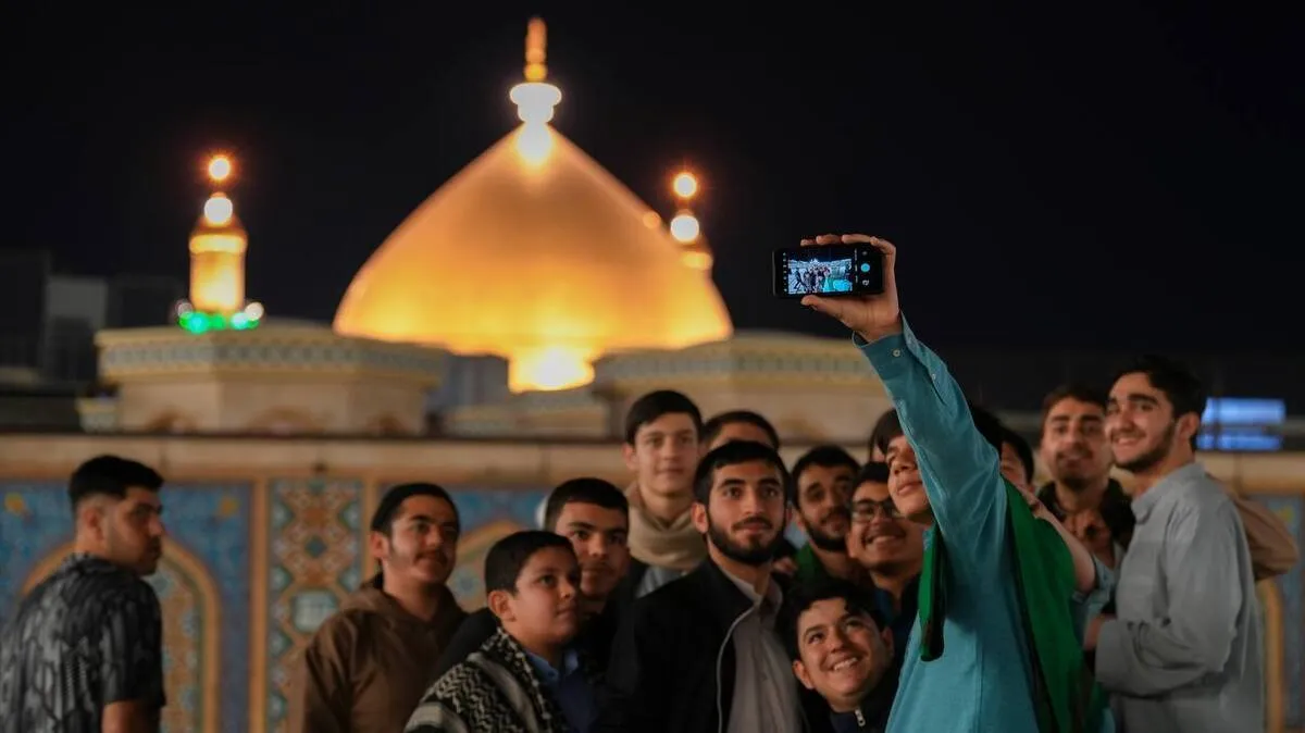 چهاردهمین شب مراسم مناجات‌خوانی ماه رمضان در حرم حضرت امیرالمؤمنین(ع)