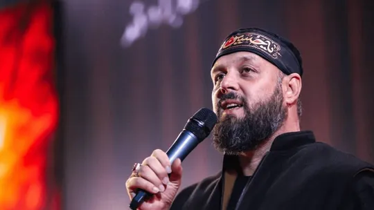 «باید برخاست» در مسجدی که پدربزرگ رهبر، امام جماعتش بود