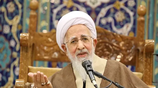 دست فرماندهان جنگ همیشه روی ماشه باشد
