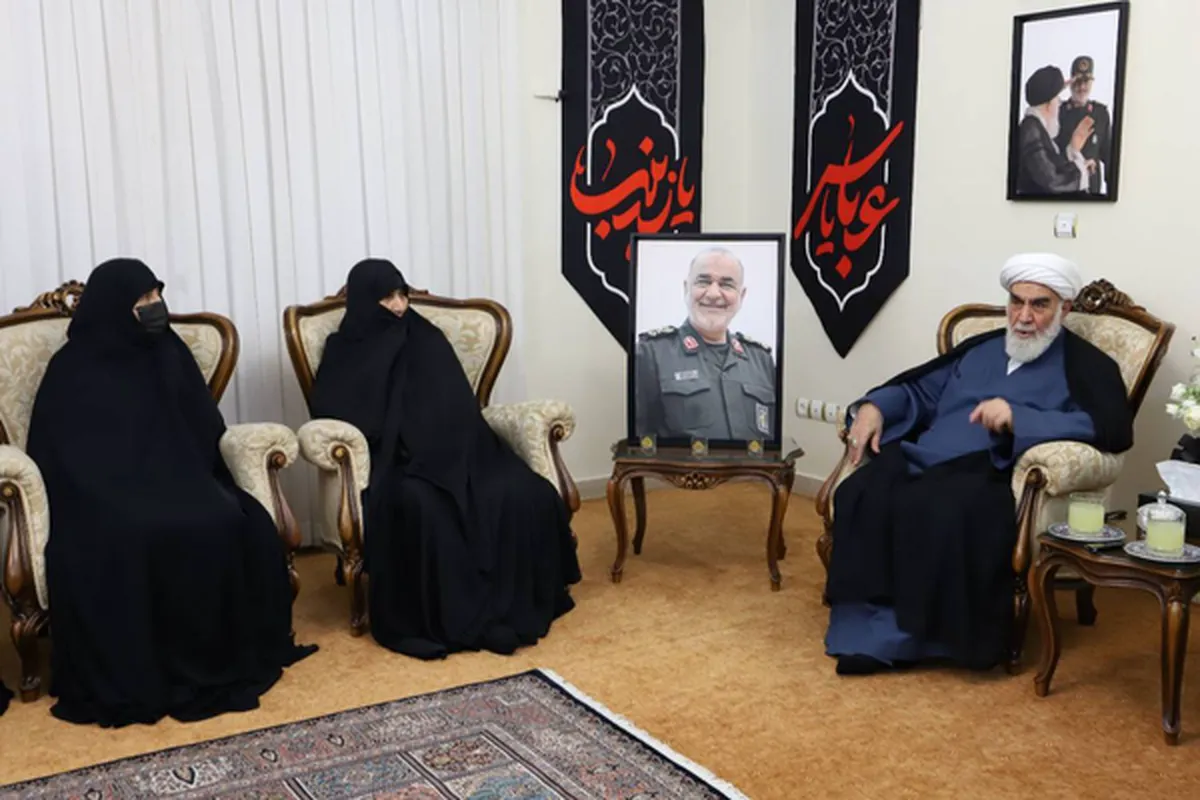 ابلاغ سلام و دعای رهبر انقلاب به خانواده شهید سلامی