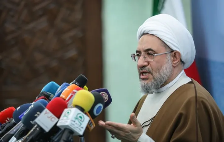 نمی‌توان از حمایت مظلومان گفت و در جشن ظالمان شرکت کرد