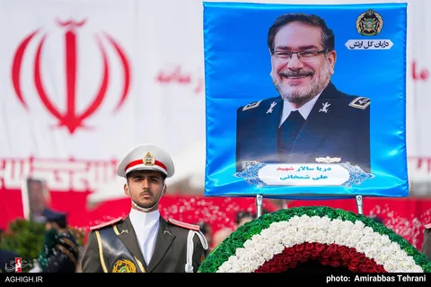 مراسم تدفین پیکر شهید علی شمخانی در آستان مقدس امام زاده صالح (ع)