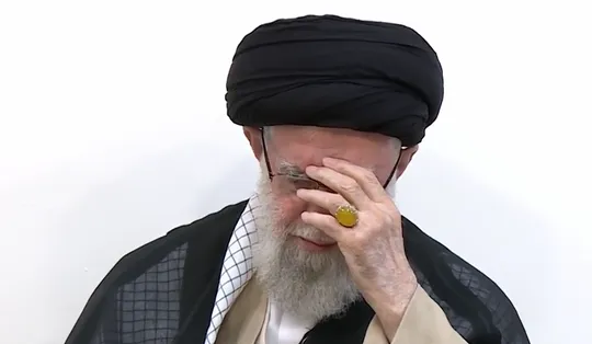 اشک‌های رهبر شهید انقلاب هنگام نوحه‌ی «کجایید ای شهیدان خدایی؟»