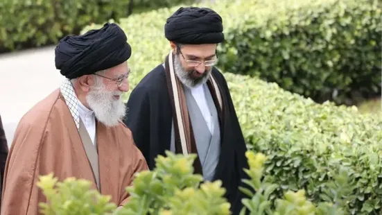 روایت آیت‌الله مروی از حضور رهبر انقلاب در مراسم تدفین رهبر شهید