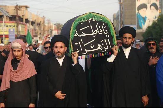 مراسم عزاداری و تشییع نمادین پیکر مطهر حضرت زهرا (س) در کربلا + تصاویر