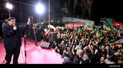 عزاداری شب شهادت امام صادق(ع) در میدان ولیعصر(عج)